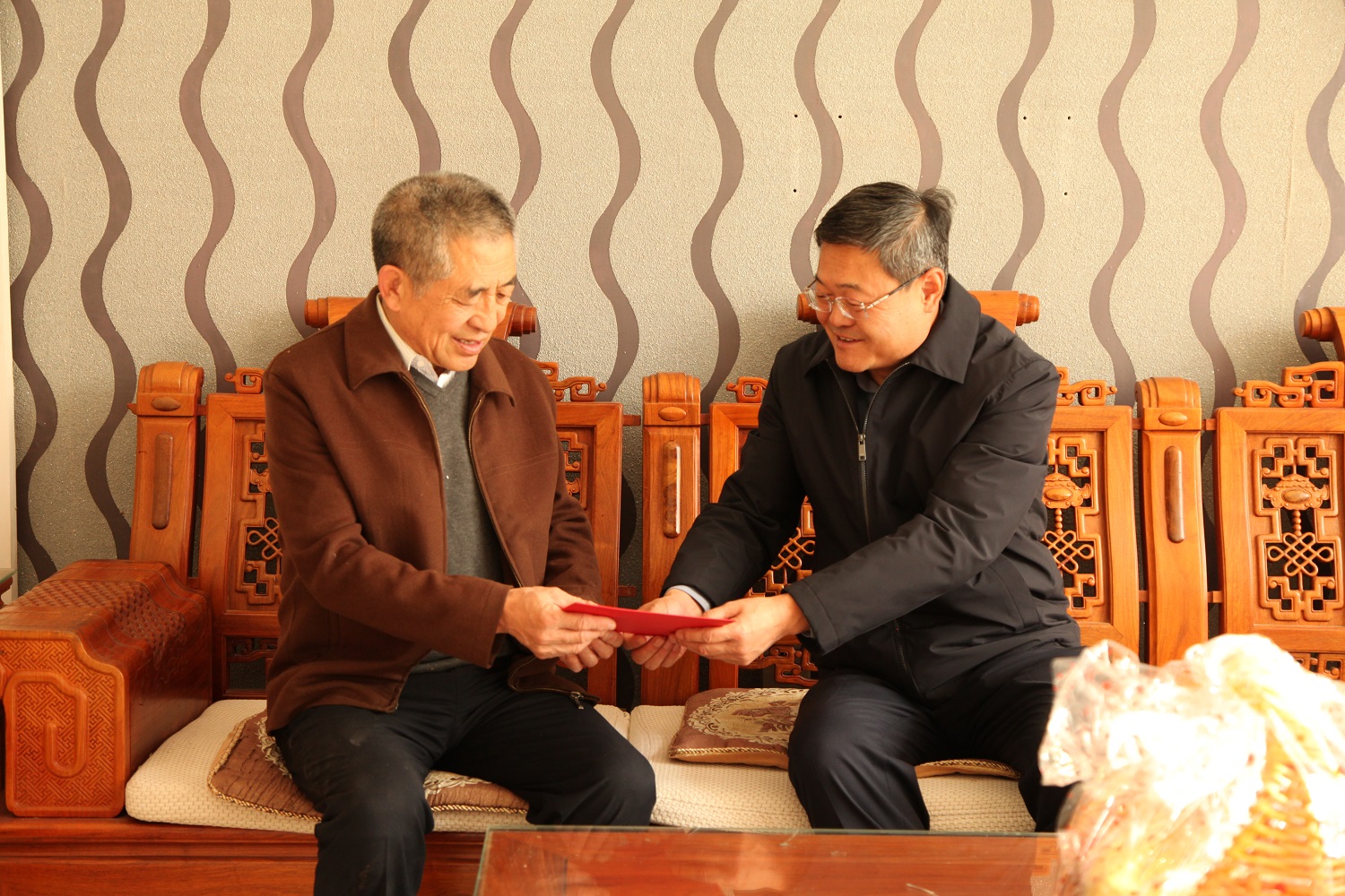 赤峰市税务局：党委开展“尊老敬老...