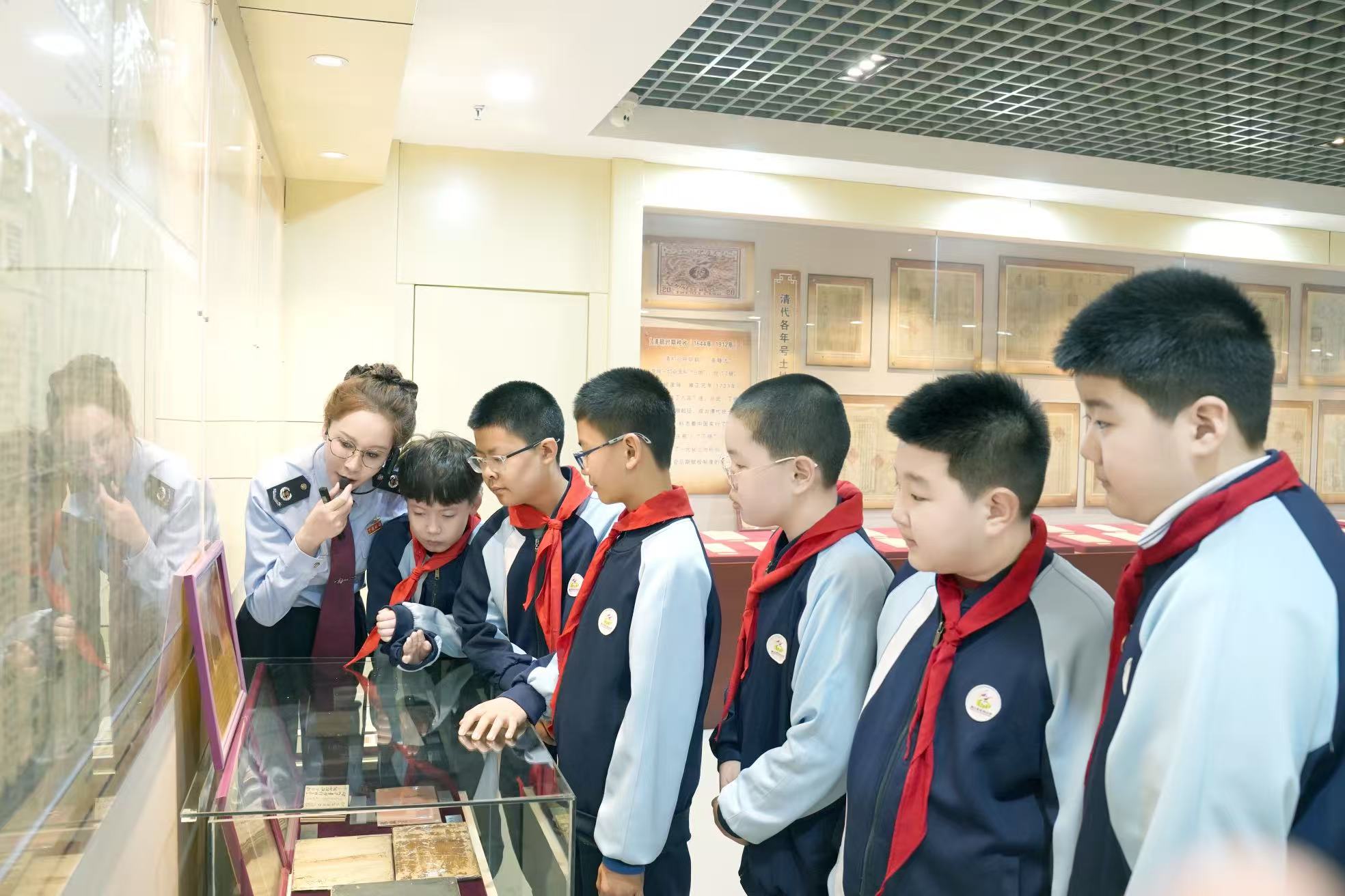 通辽市税务局开展税收文物主题宣传...