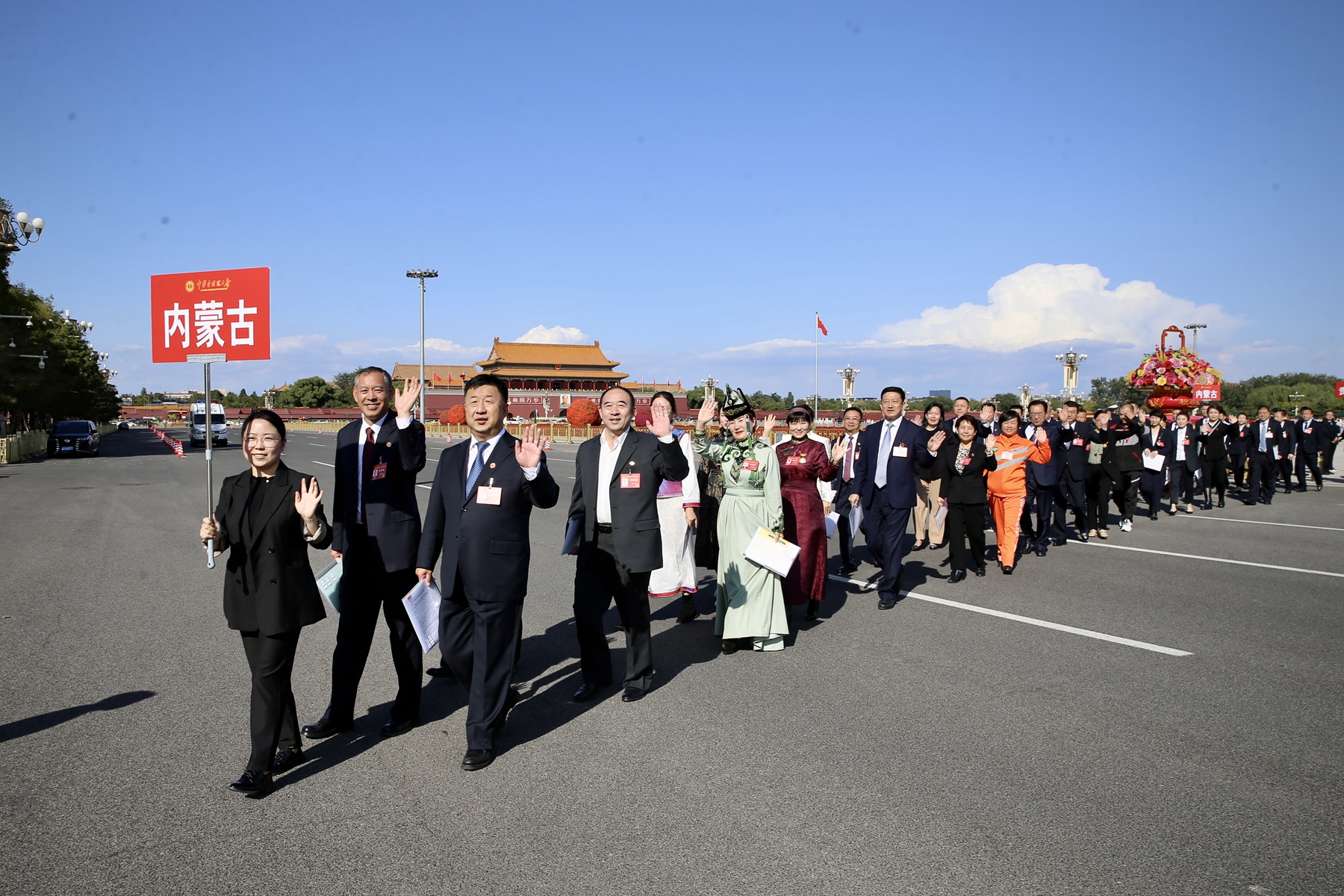 自治区税务局代表参加中国工会第十...