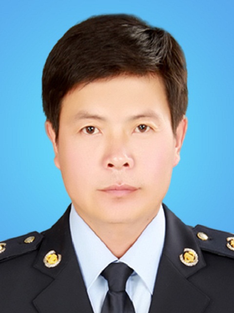 国家税务总局突泉县税务局领导简介