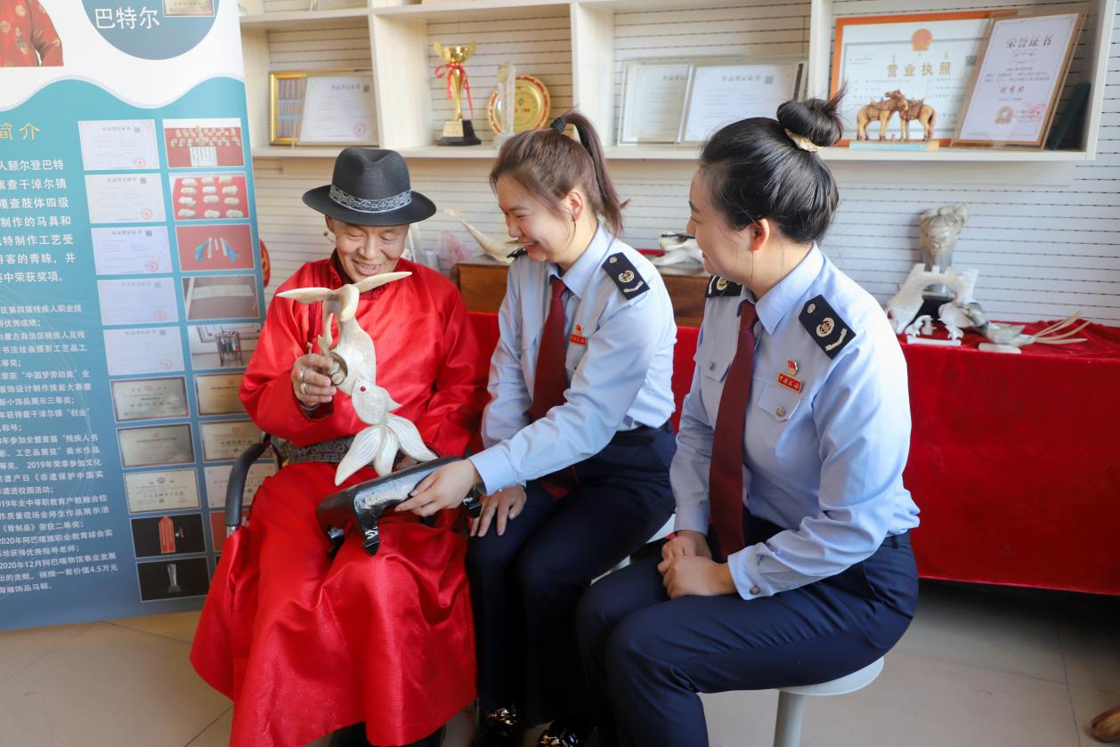 锡林郭勒盟税务局开展民族政策宣传...